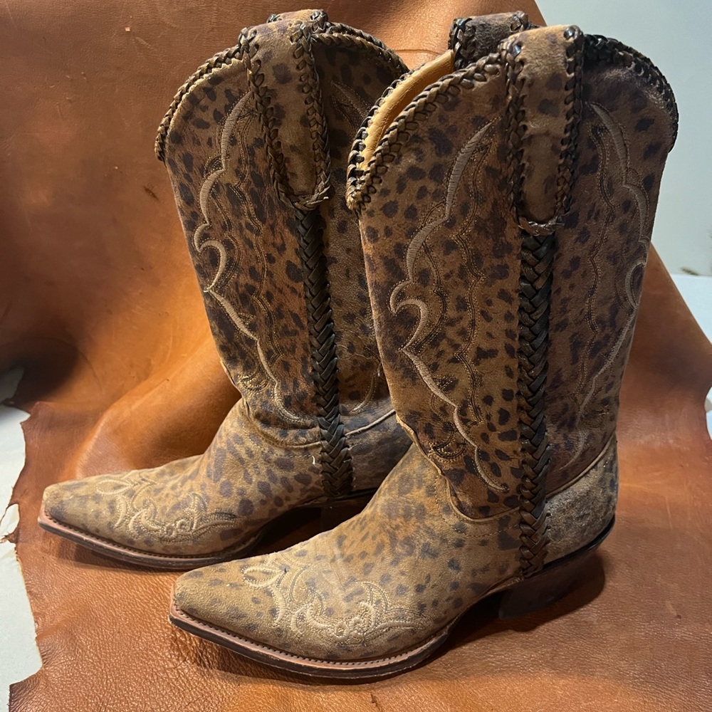 Lucchese beautiful ladies boots. Super cute!